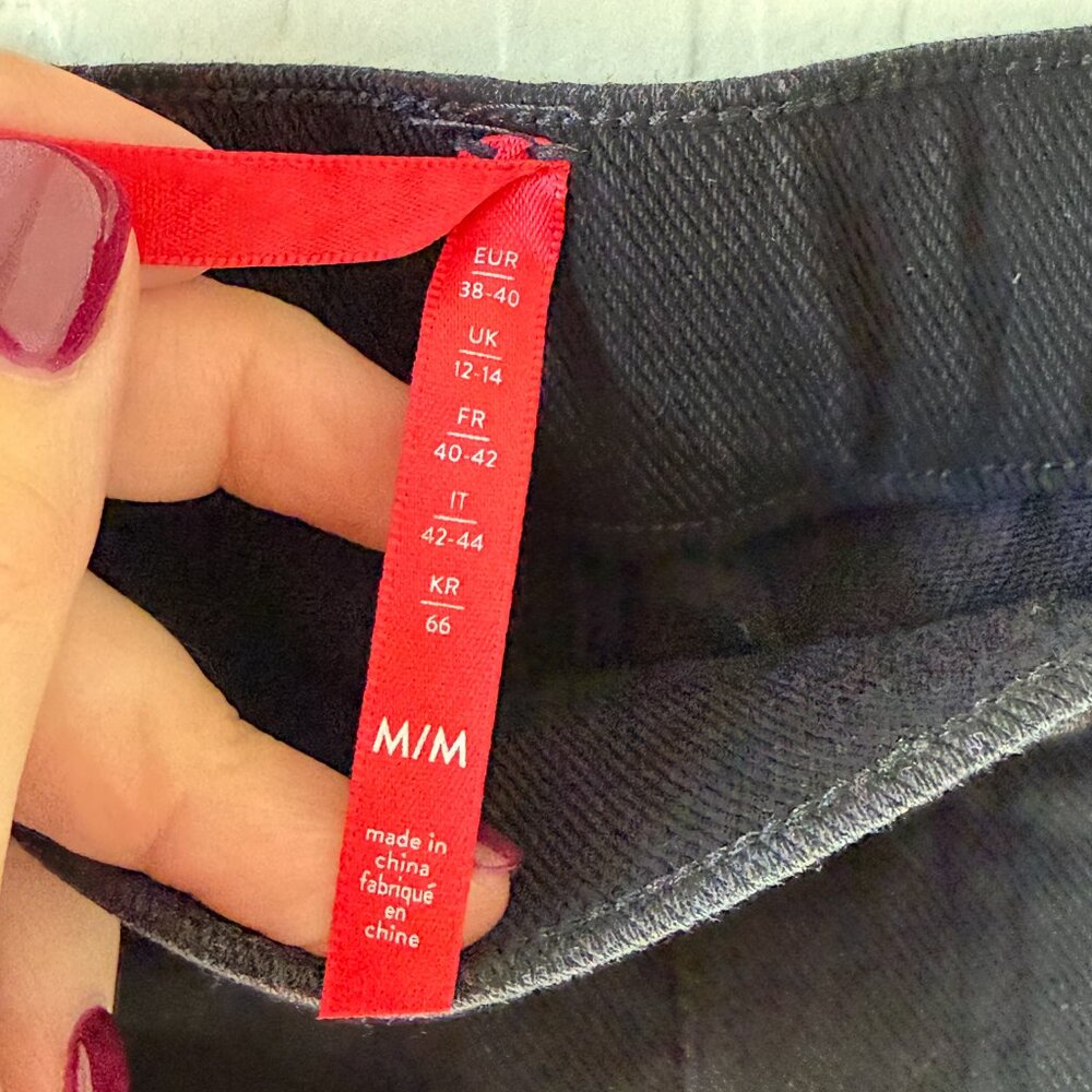 Sleek Black Women's Slimming Jeggings - Medium - Picture 4 of 6